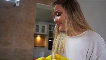 Reproducir La latina mucama travieso joi instrucciones