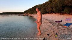 play Strip-tease torride au coucher du soleil sur la plage de Nude Fire Dancer