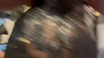 Afspelen Gedegradeerd ebbenhout dier eet de harige kont van haar meester tegen haar wil