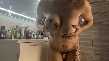 Jouer Pendant que personne ne voit, je déconne dans la salle de bain