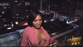 Afspelen Grote kont lisa lee strips voor bbc in miami condo