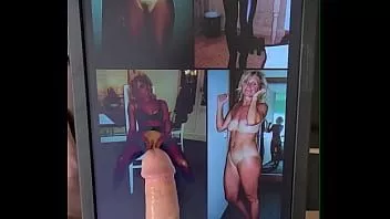 Reproduzir Homenagem a pieter1973 - sina, uma loira madura e sexy que gosta de exibir seu corpo gostoso
