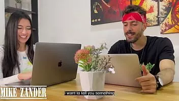 play Karım beni evimizin masasında iğrenç kız kardeşini sikerken yakaladı