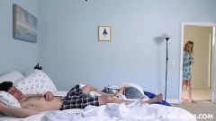 play Petite Teen Charlie Ford fica hardcore em POV