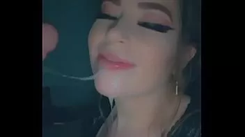 Redare Înghițind o esperma mare după ce a dat un cap neglijent