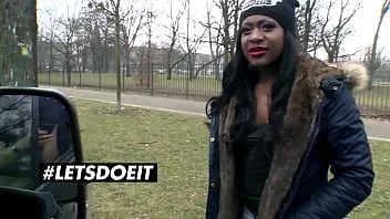Abspielen Letsdoeit - #josy black - Ebenholz neugieriges Mädchen reitet weißen Schwanz auf dem Van, fickt und nimmt Anal